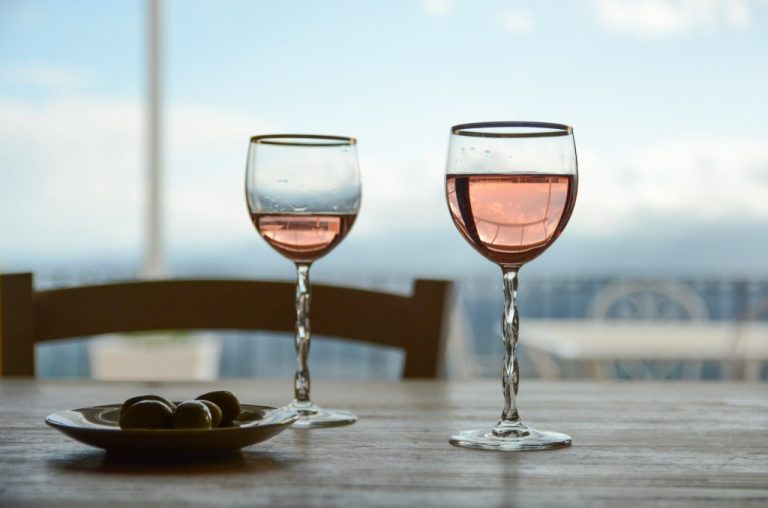Découvrez le Dom Pérignon Rosé : Une Dégustation Exceptionnelle et Ses Accords Mets Idéals